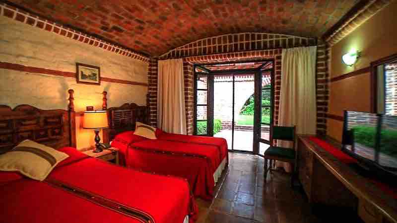 sanbuenaventuradeatitlan.com, Hotel San Buenaventura de Atitlan, Guatemala. Lodgings Entrerrios