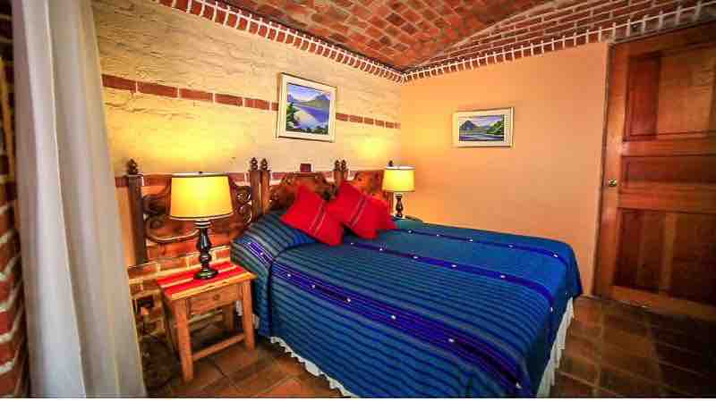 sanbuenaventuradeatitlan.com, Hotel San Buenaventura de Atitlan, Guatemala. Lodgings Entrerrios