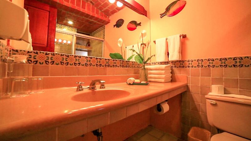 sanbuenaventuradeatitlan.com, Hotel San Buenaventura de Atitlan, Guatemala. Lodgings Entrerrios
